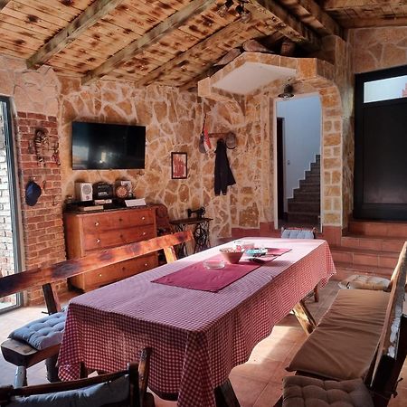 Apartmani Marija Колан Екстериор снимка
