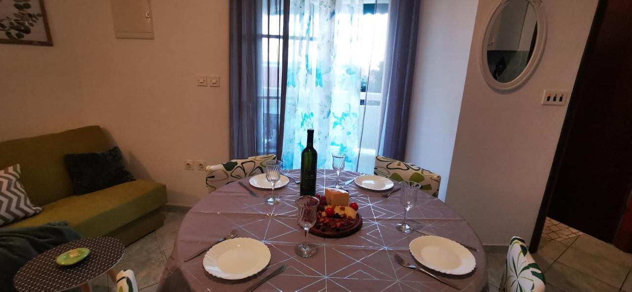 Apartmani Marija Колан Екстериор снимка