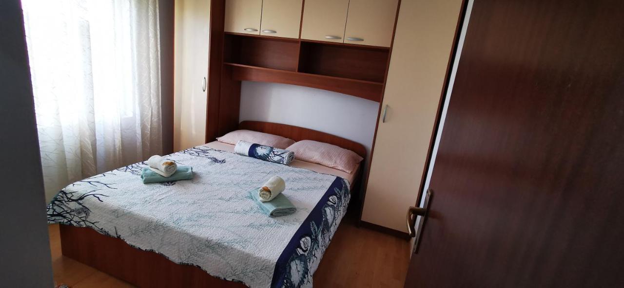 Apartmani Marija Колан Екстериор снимка