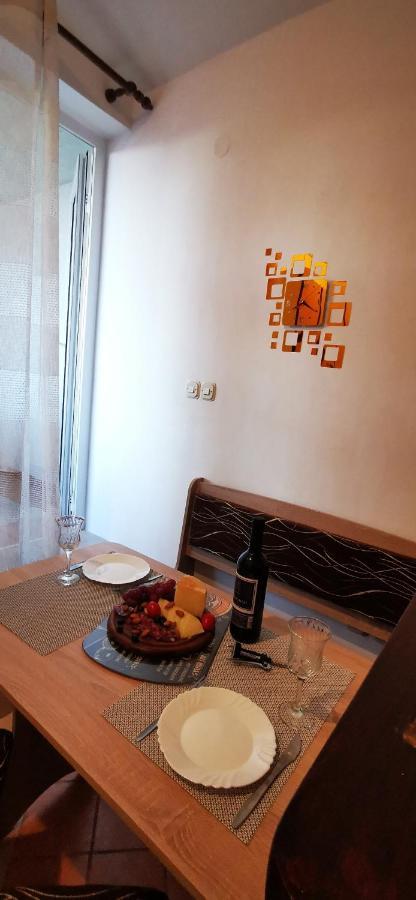 Apartmani Marija Колан Екстериор снимка