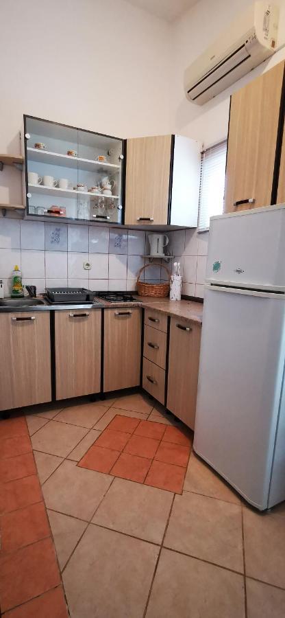 Apartmani Marija Колан Екстериор снимка