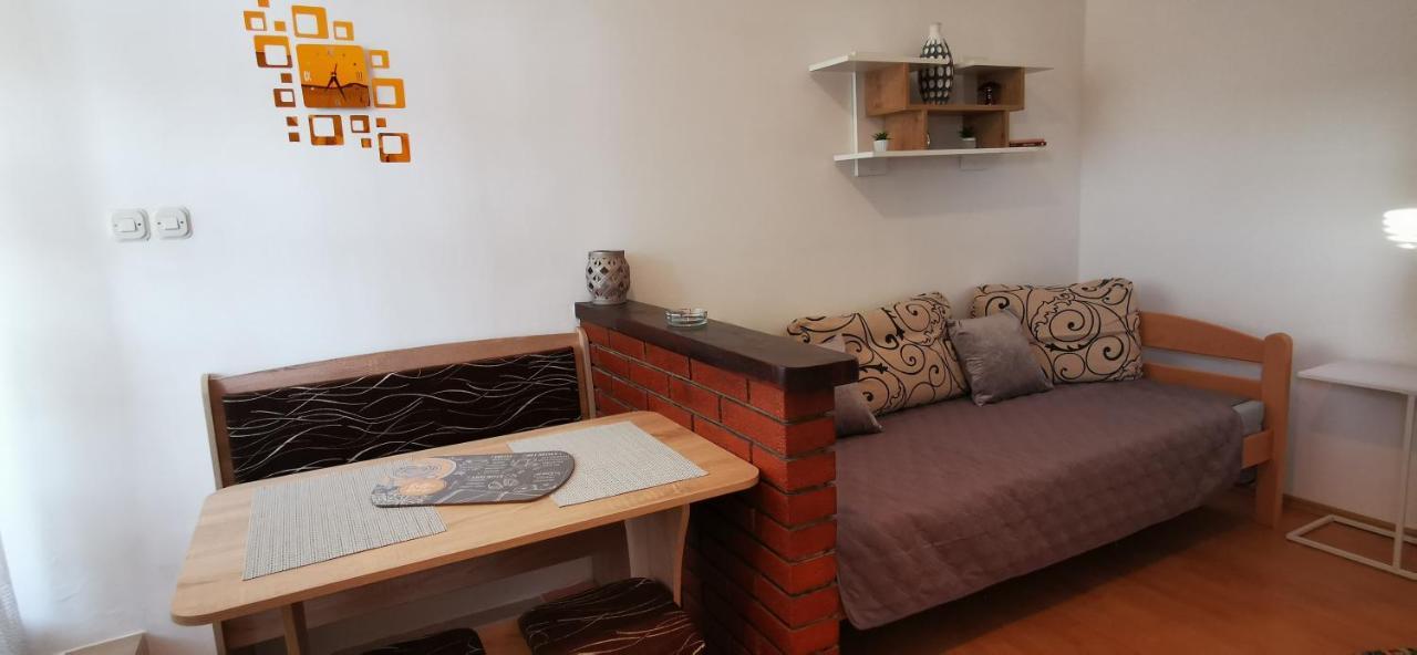 Apartmani Marija Колан Екстериор снимка