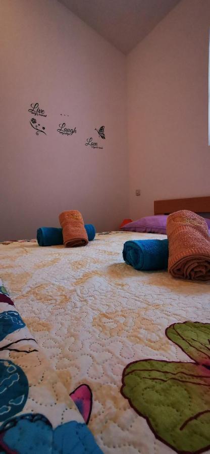 Apartmani Marija Колан Екстериор снимка