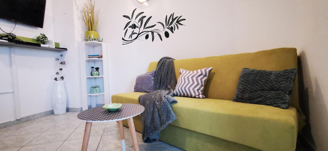 Apartmani Marija Колан Екстериор снимка
