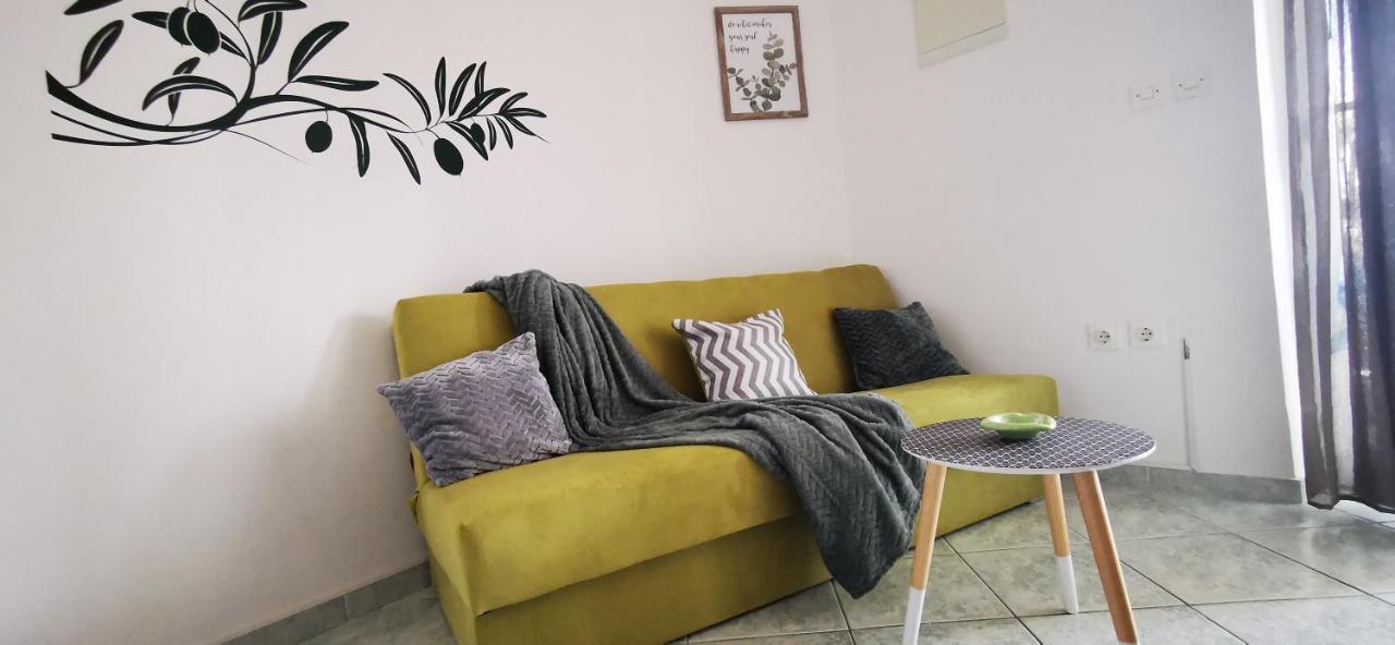 Apartmani Marija Колан Екстериор снимка