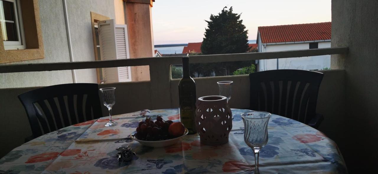 Apartmani Marija Колан Екстериор снимка