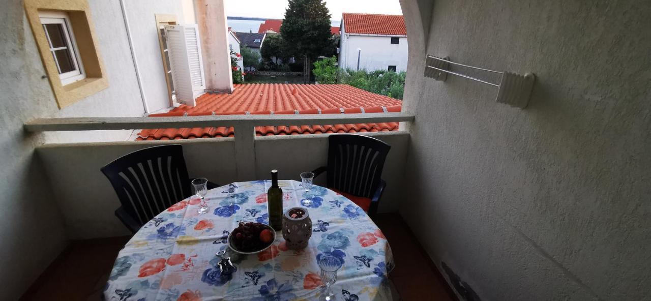 Apartmani Marija Колан Екстериор снимка