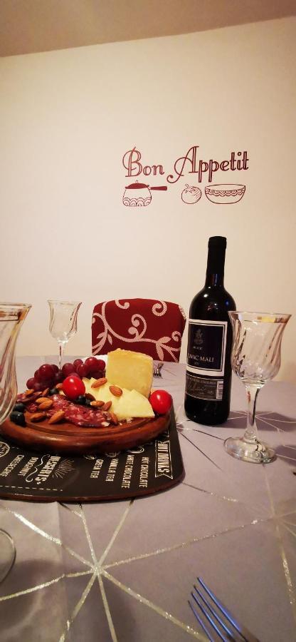 Apartmani Marija Колан Екстериор снимка