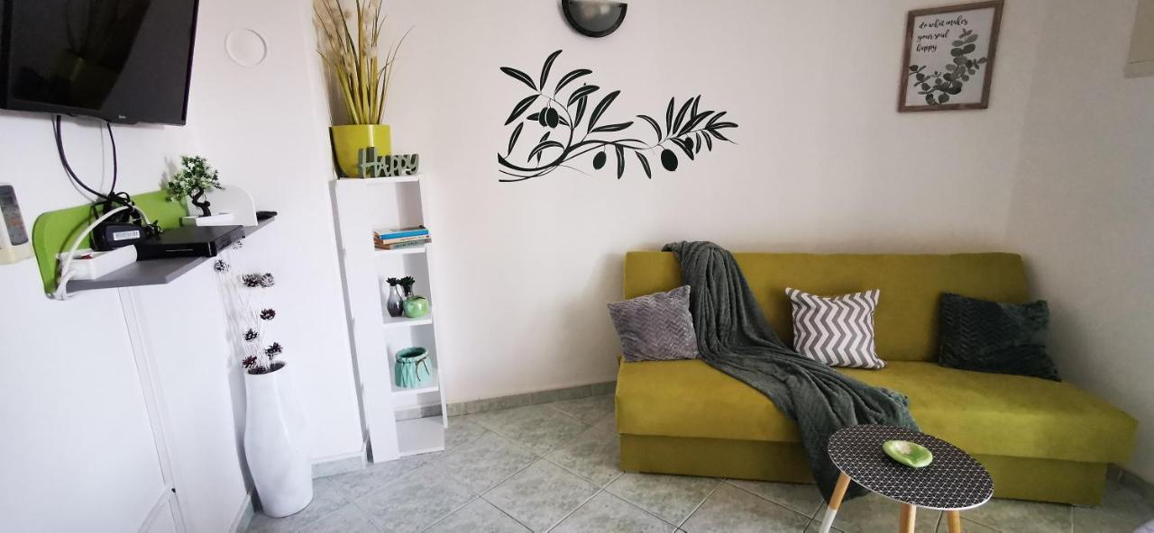 Apartmani Marija Колан Екстериор снимка