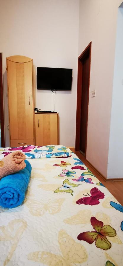 Apartmani Marija Колан Екстериор снимка