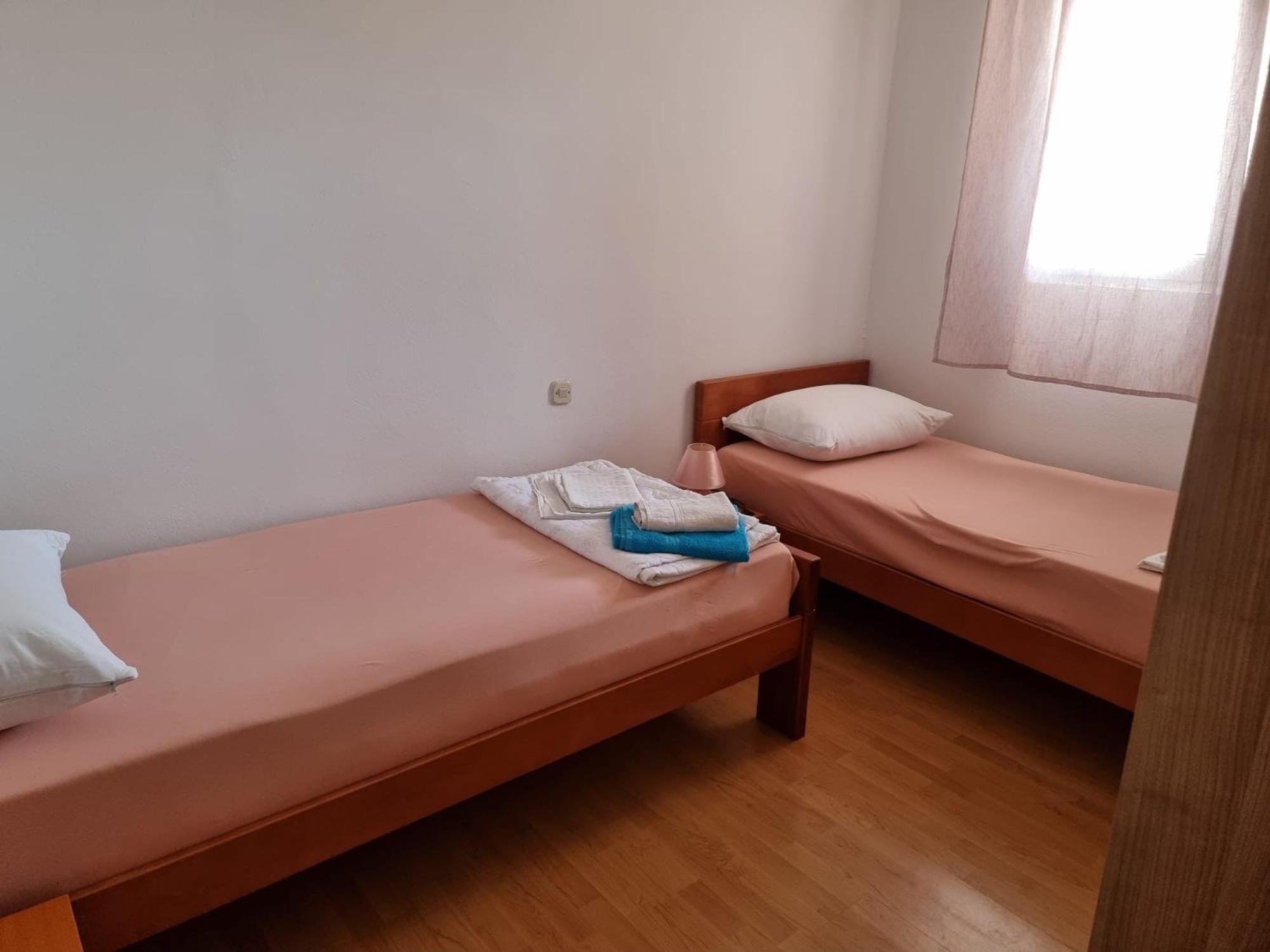 Apartmani Marija Колан Екстериор снимка