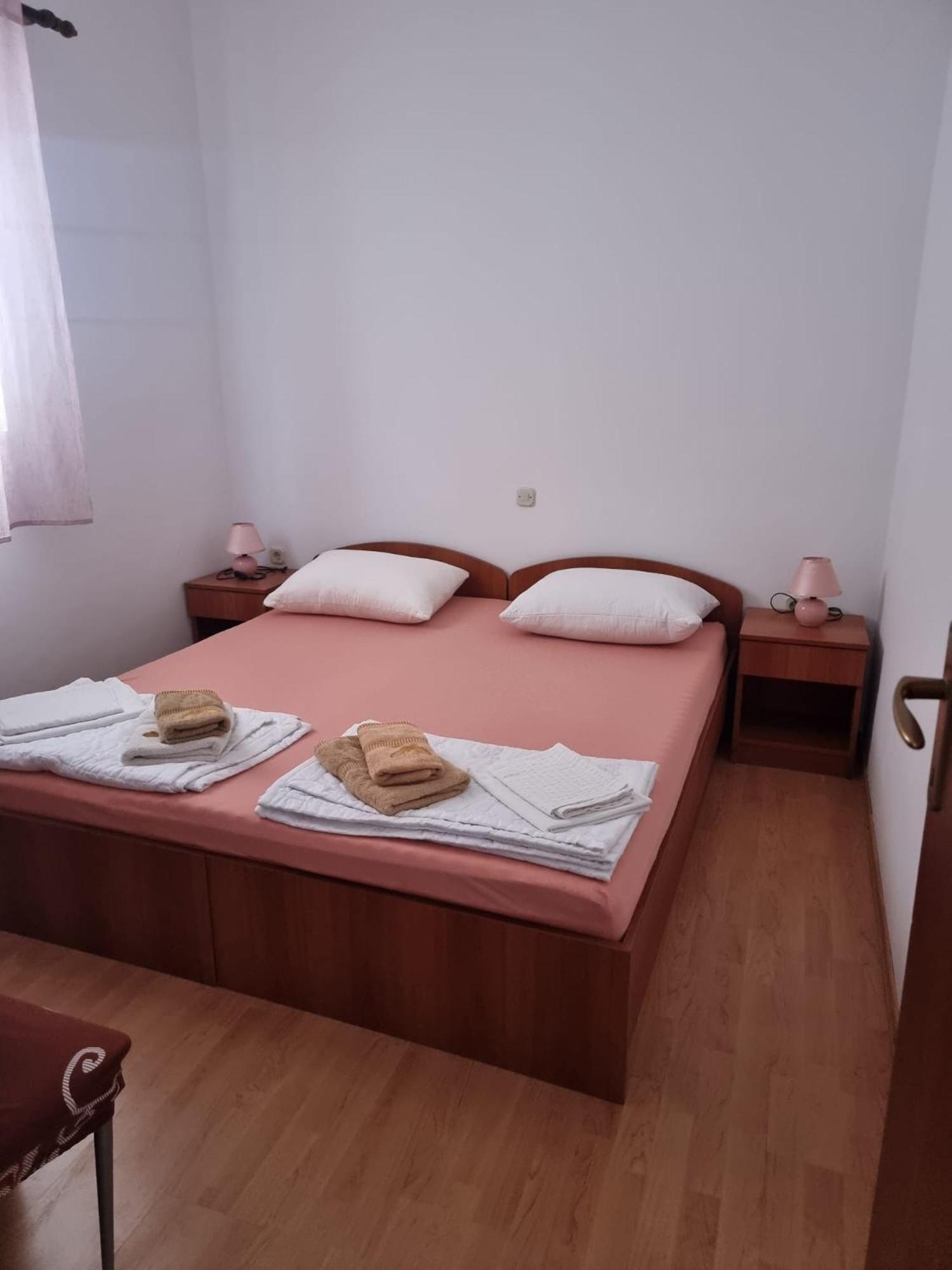 Apartmani Marija Колан Екстериор снимка